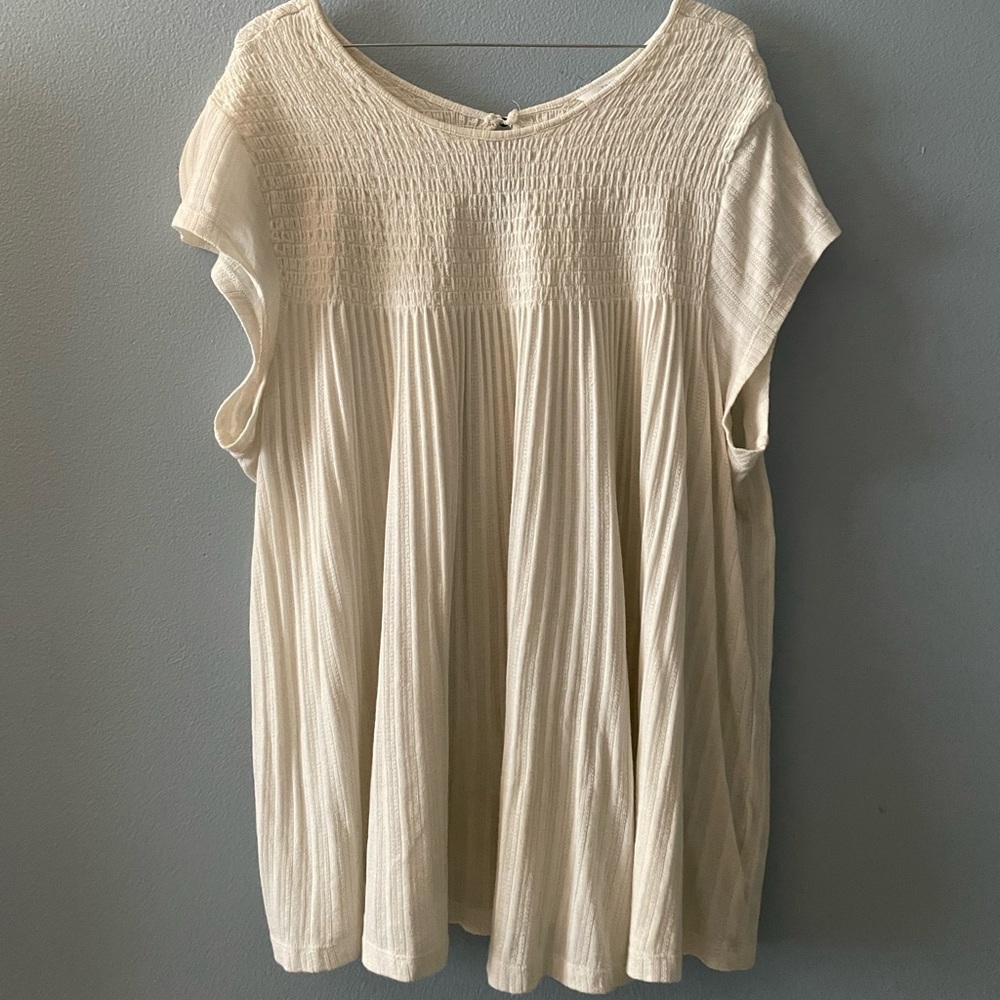 Beautiful cream colored flowy shirt from time and tru Size XL 16-18.